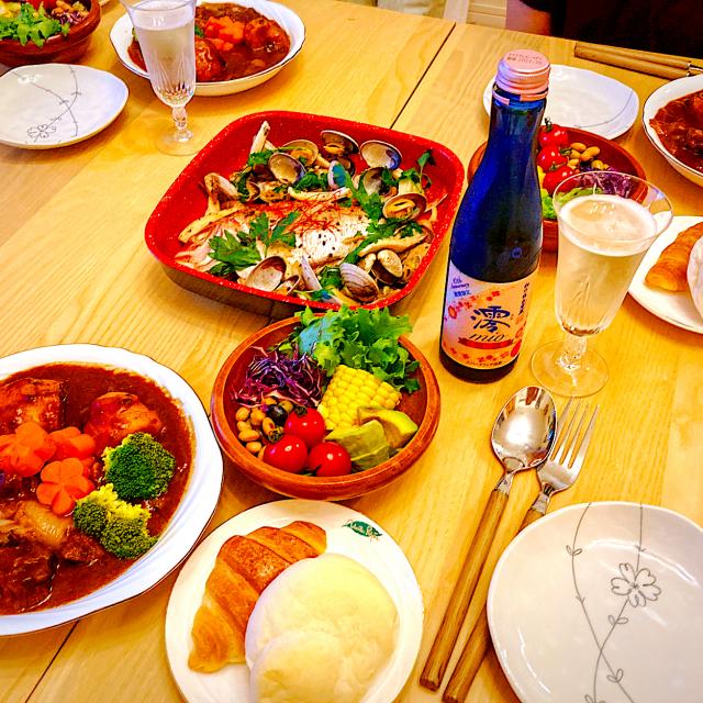 今日の夕食 ビーフシチュー 真鯛のアクアパッツァ サラダ パン/ふわ猫